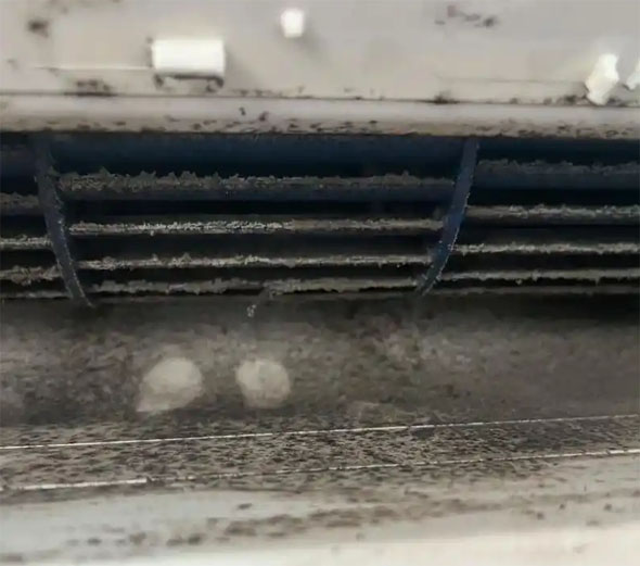 阳江空调吹的风有股烧焦味是怎么回事